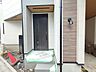 玄関：落ち着いたデザインの玄関です。 