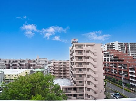 8階南向き。陽当たり、眺望良好です!