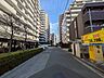 外観：前面道路含む現地写真 