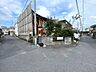 外観：前面道路含む現地写真 