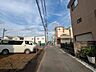 外観：前面道路含む現地写真 