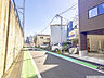 外観：前面道路含む現地写真(古屋あり)