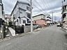 外観：前面道路含む外観