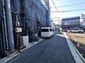 外観：前面道路含む現地写真