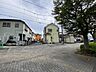 外観：前面道路含む外観