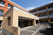 世田谷区立玉川中学校（1300m）