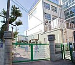 目黒区立第十一中学校（721m）