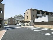 敷地内大型駐車場あり