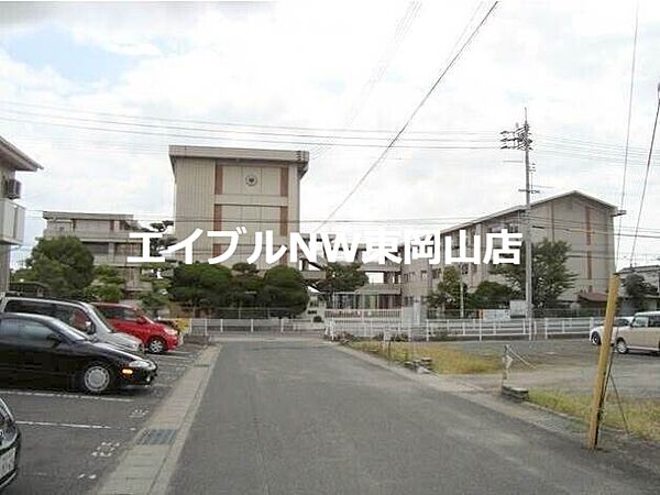 画像26:岡山市立平井小学校 558m