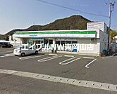 ファミリーマート岡山楢原店 211m