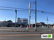 コンビニ「ローソン足利助戸仲町店まで679m」