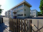 小学校「太田市立休泊小学校まで1707m」