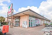 ヨークベニマル西川田店 330m