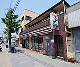 セブンイレブン京都競馬場前店まで1000m