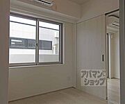 風通しの良い洋室です