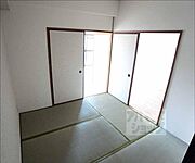 タタミのお部屋は不思議と落ち着きます・