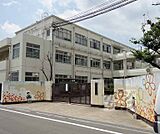 京都市立勧修中学校まで835m