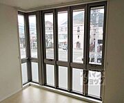 窓がお洒落なお部屋はいいお部屋です