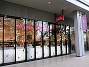 成城石井飯田橋サクラテラス店 465m