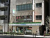 ファミリーマート 235m