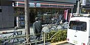 セブンイレブン 徒歩3分。コンビニ 220m