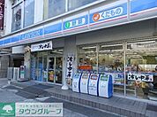 ローソン新宿坂町店 徒歩3分。コンビニ 230m