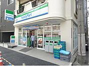 ファミリーマート湊二丁目店 156m