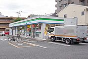 ファミリーマート北秋津店 徒歩3分。 180m
