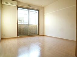 フィフスアベニュー 107 1階1Kのリビング/ダイニング