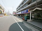 ウエルシア薬局東大宮4丁目店 305m