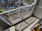 外からは見えにくいパンチングで明るいゆとりあるバルコニー 207流用