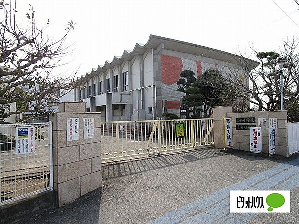 画像18:小学校「松茂町立喜来小学校まで2106m」