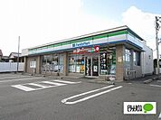 コンビニ「ファミリーマート鳴門スポーツパーク店まで1049m」