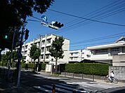 大阪市立汎愛高校 978m
