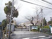嵯峨野小学校まで650メートル