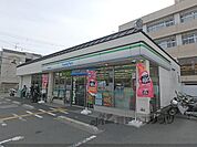 ファミリーマート　太秦丸太町店まで300メートル