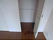 洋室に二ヶ所収納有