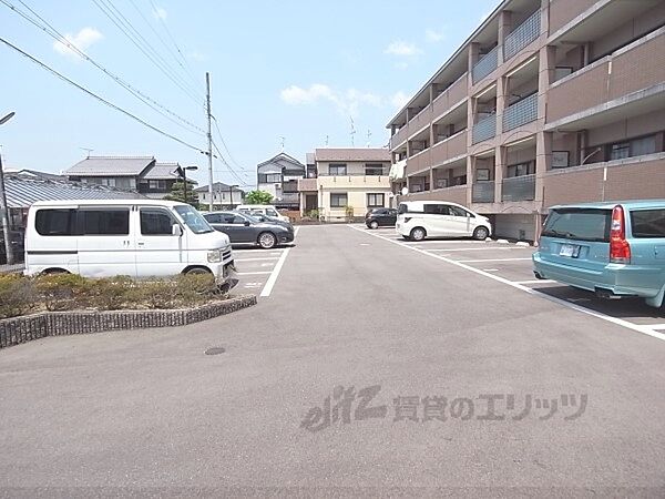 画像24:広い駐車場です