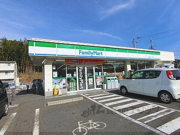 画像18:ファミリーマート　大津神領二丁目店まで570メートル