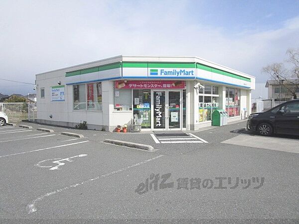 画像23:ファミリーマート　安曇川西万木店まで800メートル