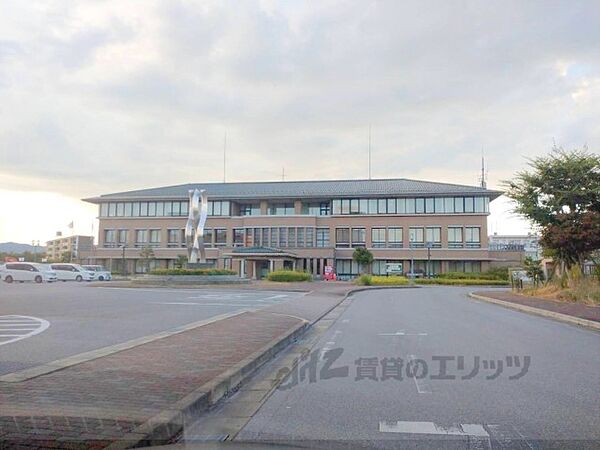 画像12:愛荘町役場愛知川庁舎まで650メートル