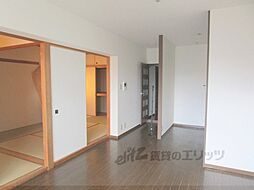 阪急嵐山線 上桂駅 徒歩13分の賃貸マンション 3階3LDKのリビング/ダイニング