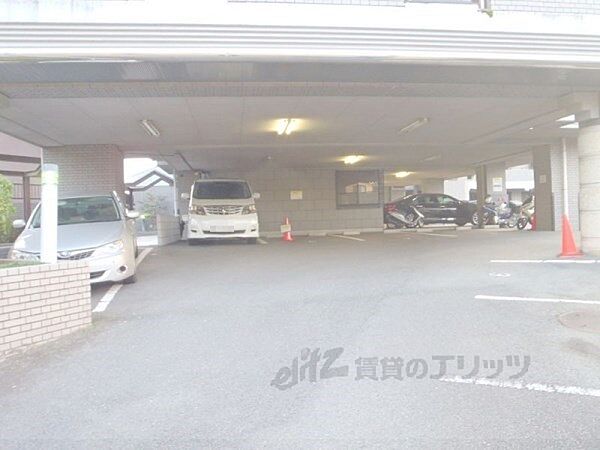 画像23:駐車場