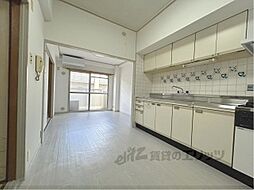 ジョイ嵯峨野 4階3LDKのリビング/ダイニング