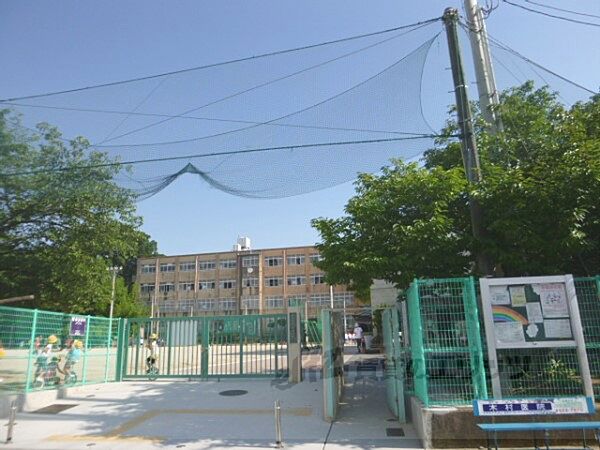 神川小学校まで1000メートル