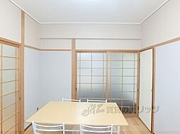 京都市営烏丸線 くいな橋駅 徒歩7分の賃貸アパート 5階2DKのリビング/ダイニング