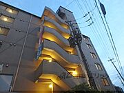 灯りが多いと安心します。