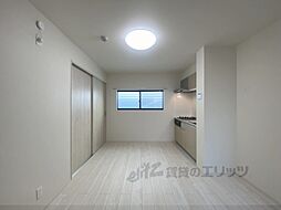 JR山陰本線 花園駅 徒歩9分の賃貸アパート 2階1LDKのリビング/ダイニング