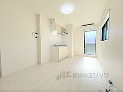 JR山陰本線 円町駅 徒歩7分の賃貸アパート 3階1DKのリビング/ダイニング