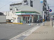 ファミリーマート　山科三条店まで110メートル
